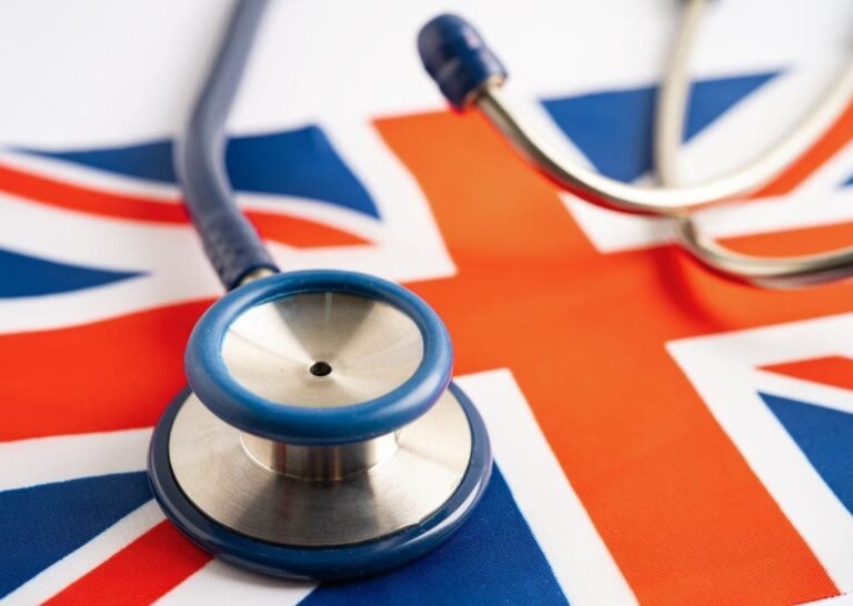 Both NHS and private patients are welcome